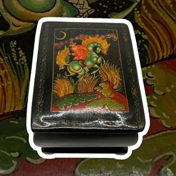 Russian Lacquer Vintage Palekh Style Trinket Box in Original Box Collectible - Picture 5 of 16